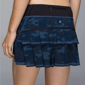 lululemon Pace Setter skirt in lotus camo oil slick blue black size 10 tennis